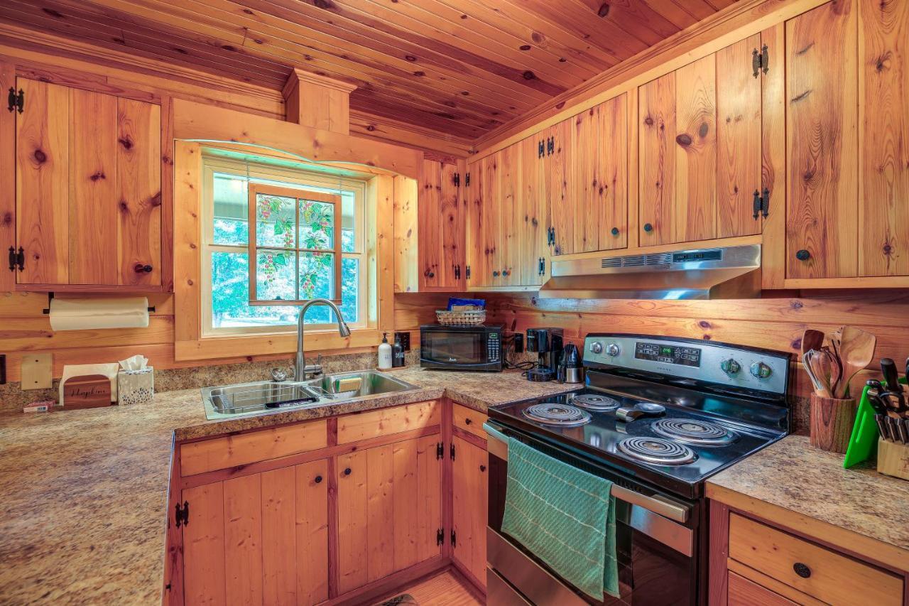 Blue Ridge Mountain Cabin With Views And Hot Tub Sparta Exterior photo