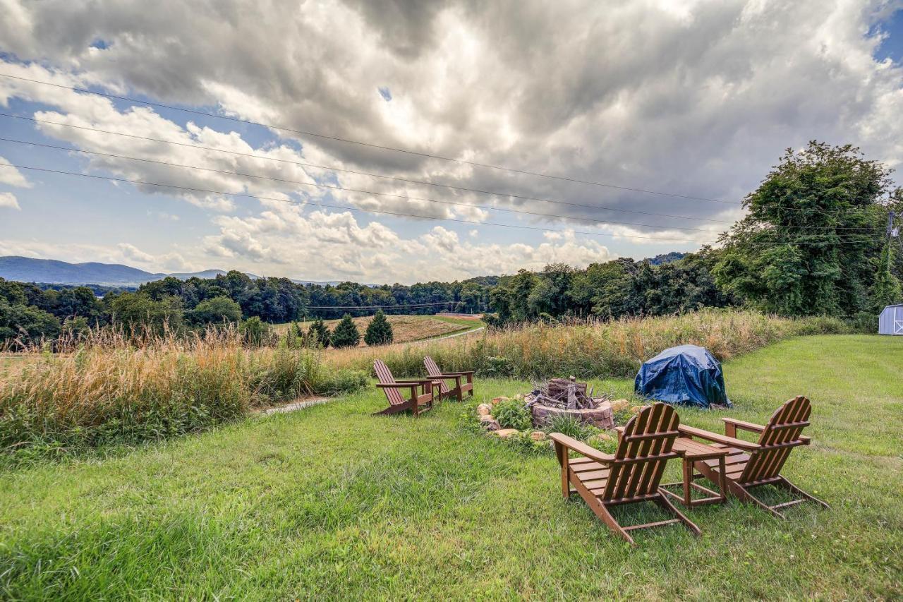 Blue Ridge Mountain Cabin With Views And Hot Tub Sparta Exterior photo