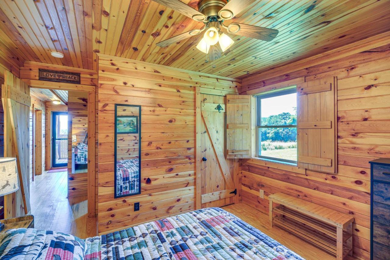 Blue Ridge Mountain Cabin With Views And Hot Tub Sparta Exterior photo