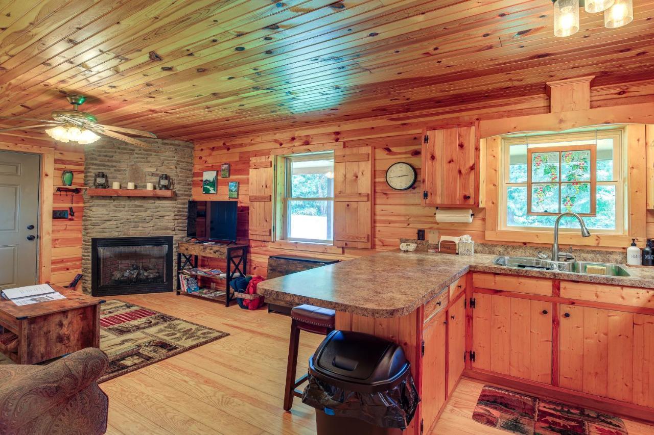 Blue Ridge Mountain Cabin With Views And Hot Tub Sparta Exterior photo