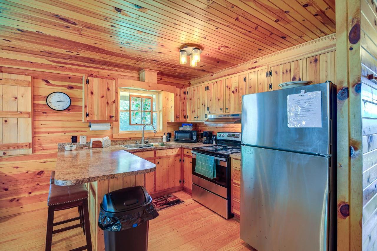 Blue Ridge Mountain Cabin With Views And Hot Tub Sparta Exterior photo