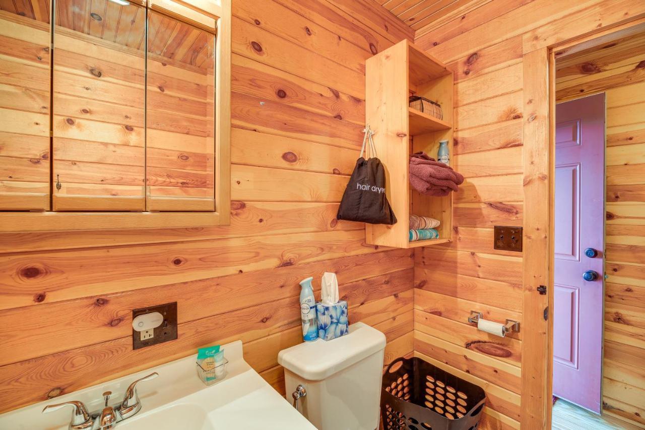 Blue Ridge Mountain Cabin With Views And Hot Tub Sparta Exterior photo