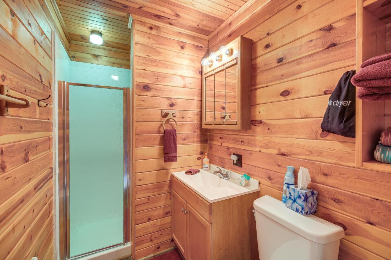 Blue Ridge Mountain Cabin With Views And Hot Tub Sparta Exterior photo