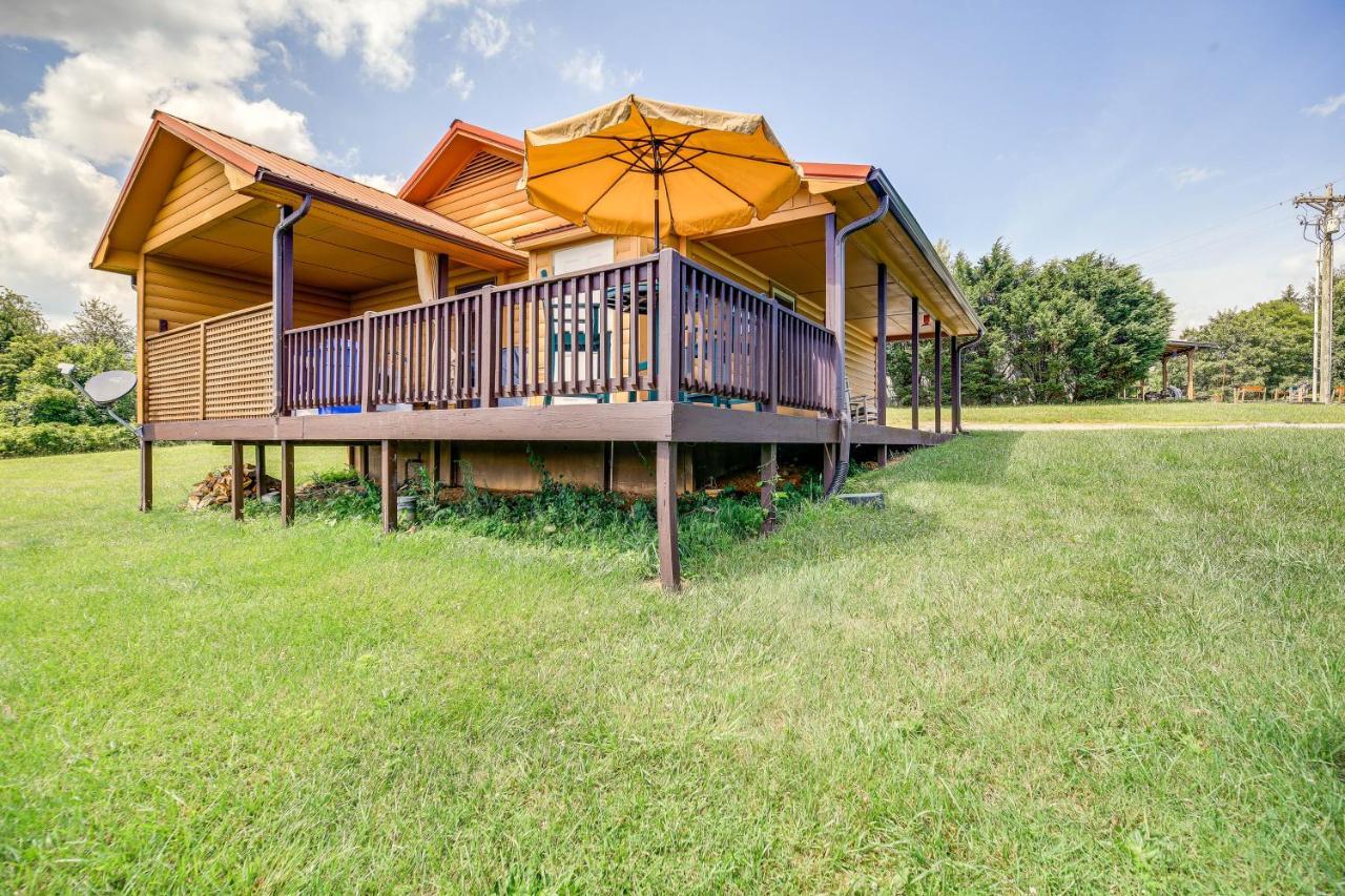 Blue Ridge Mountain Cabin With Views And Hot Tub Sparta Exterior photo